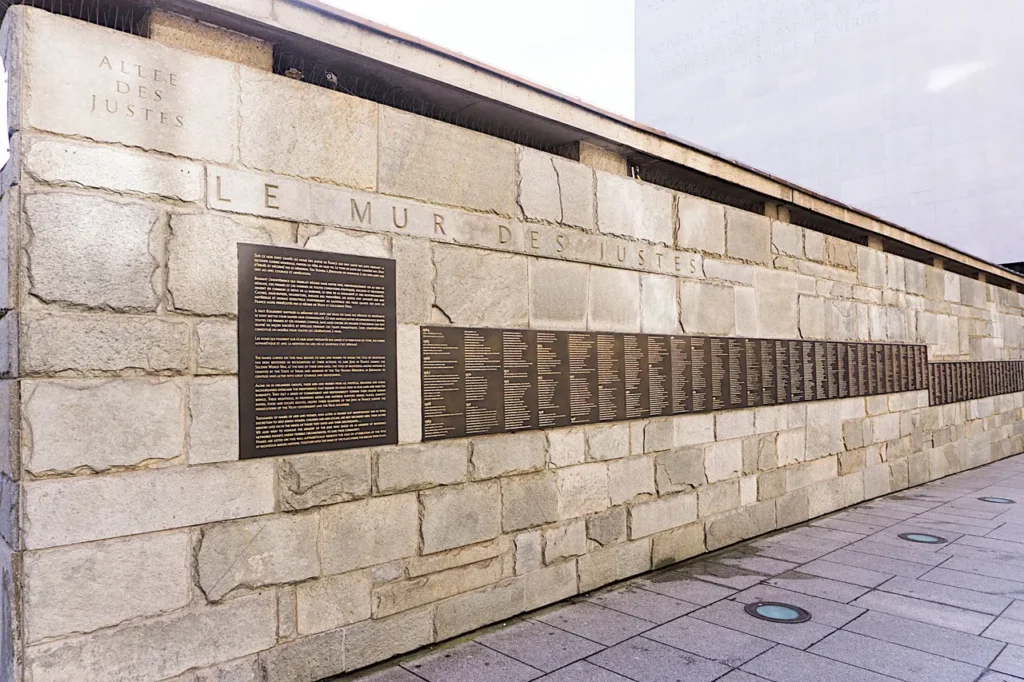 Locaux — COLLEGE PAUL ELUARD