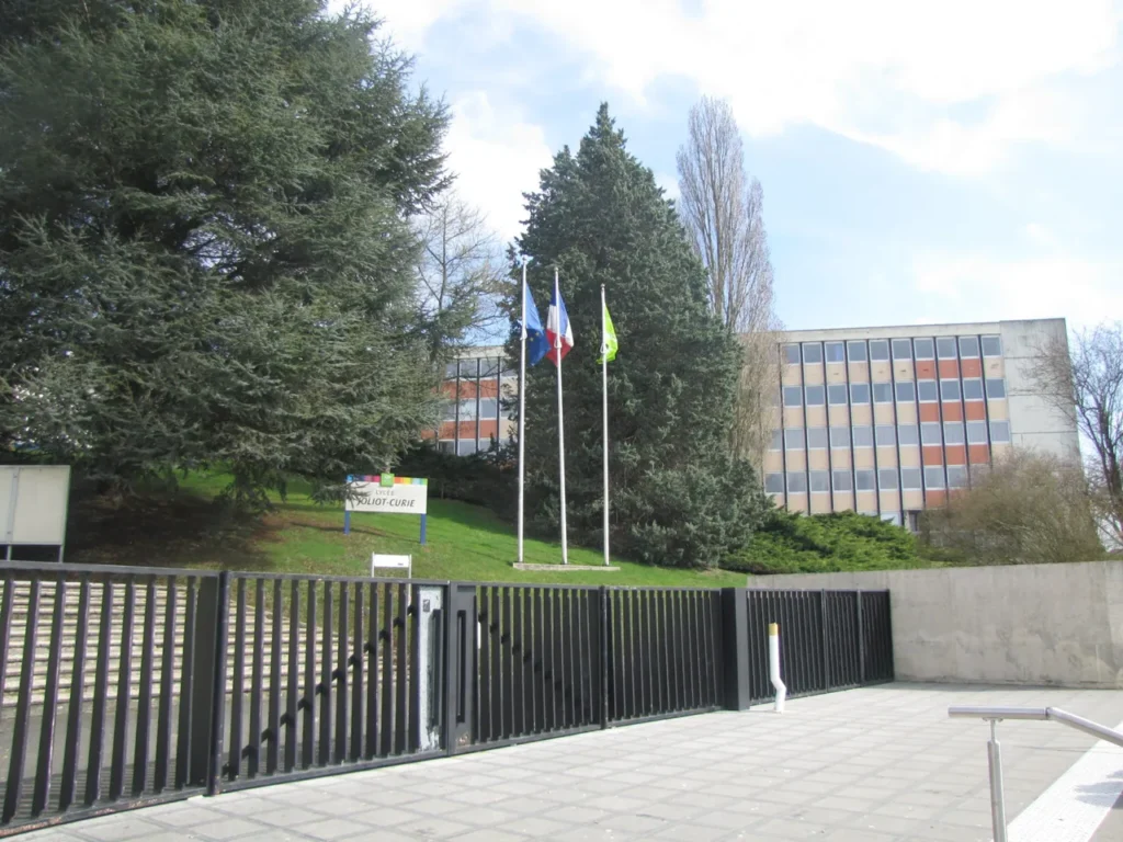 Photo — LYCEE PROF FREDERIC IRENE JOLIOT CURIE