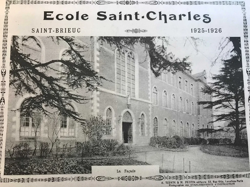 Bâtiment — Collège Saint-Charles La Providence