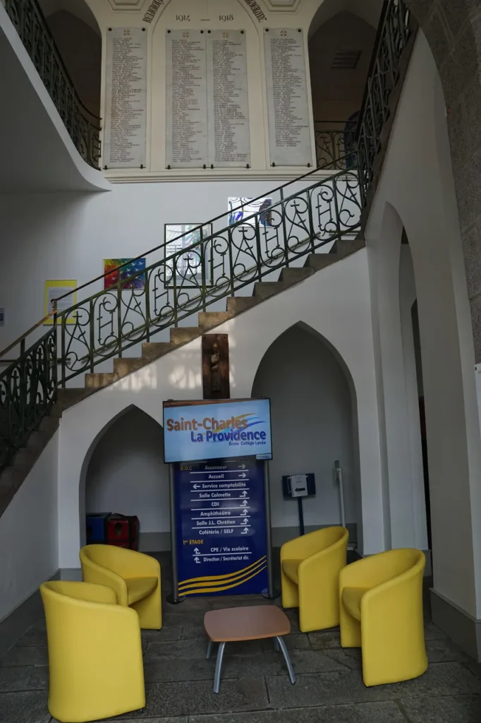 Locaux — Collège Saint-Charles La Providence