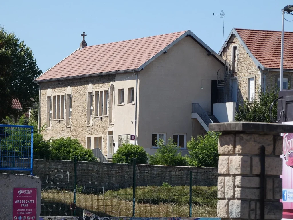 Chapelle du lycée Saint‑Pierre à Bourg‑en‑Bresse, façades sud et est.